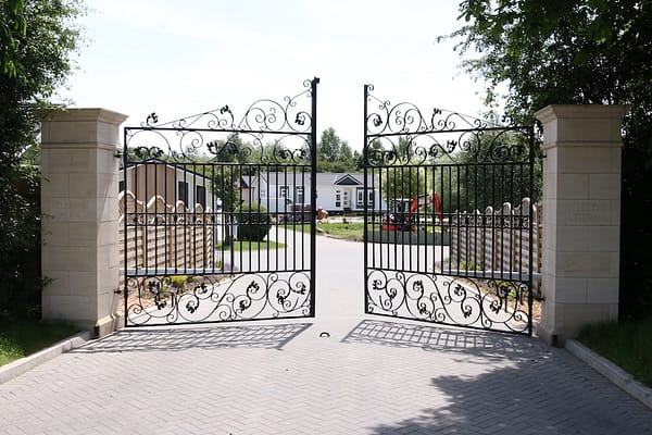 Willow Park Luxury Lodges Gates